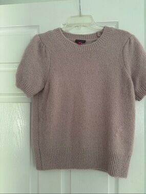 Vince camuto light pink sweater 
Medium
Excellent condition 
Worn twice
